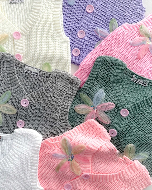 Büyük tül çiçek kabartmalı önden düğme selanik örgüsü yelek