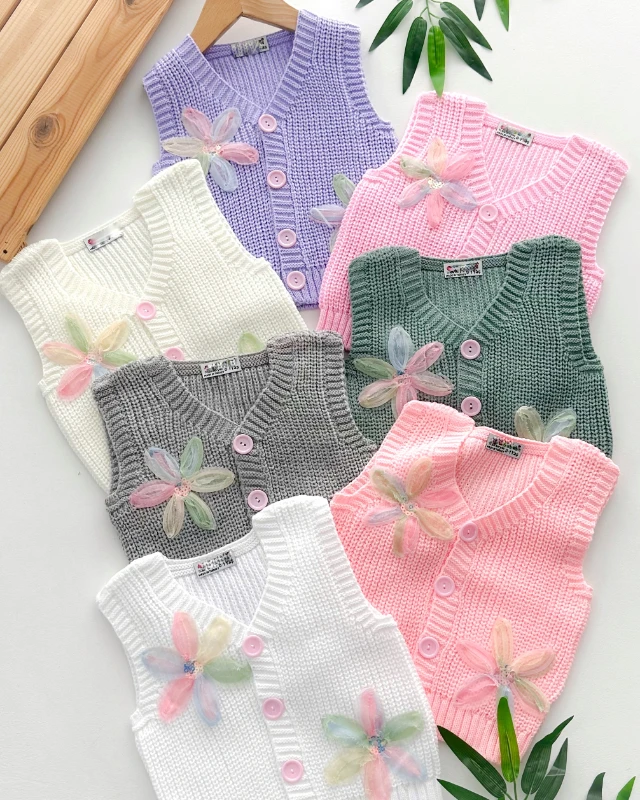 Büyük tül çiçek kabartmalı önden düğme selanik örgüsü yelek