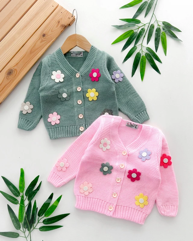 Papatya kabartmalı önden düğmeli örgü kışlık hırka 