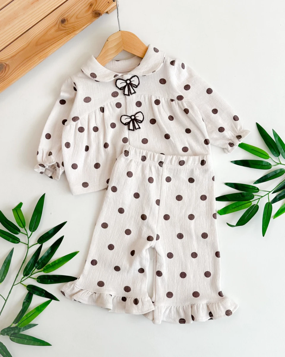 Kurdela kabartmalı çıtçıt iri benekli paçalarda fırfır detaylı mevsimlik 2 parça takım