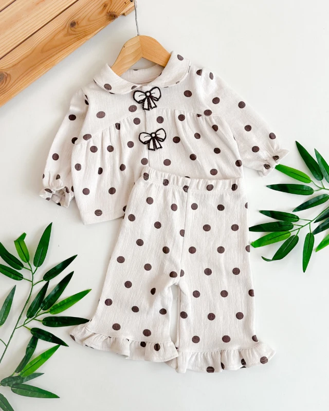 Kurdela kabartmalı çıtçıt iri benekli paçalarda fırfır detaylı mevsimlik 2 parça takım