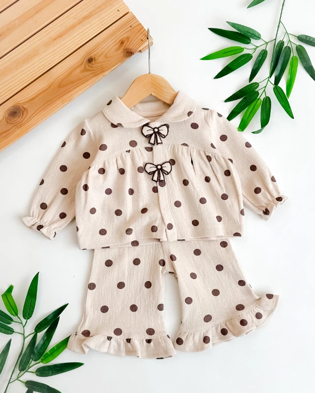 Kurdela kabartmalı çıtçıt iri benekli paçalarda fırfır detaylı mevsimlik 2 parça takım