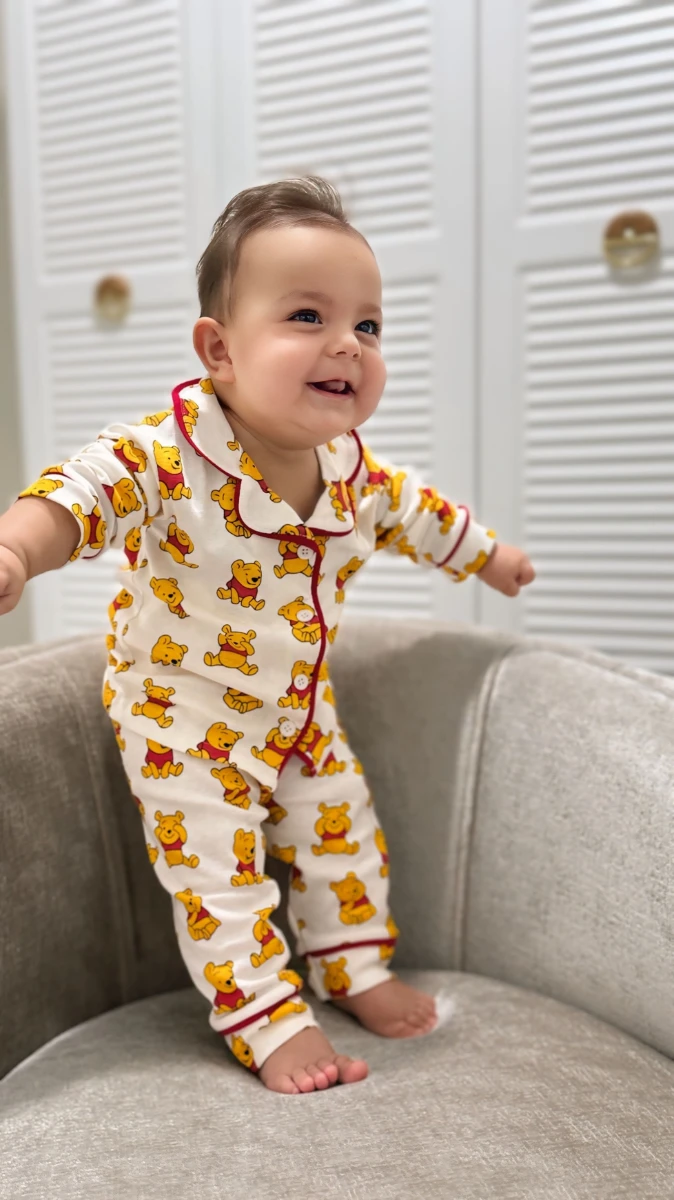 Winnie ayıcık baskılı önden düğmeli kenarları biyeli 2 parça pijama takımı