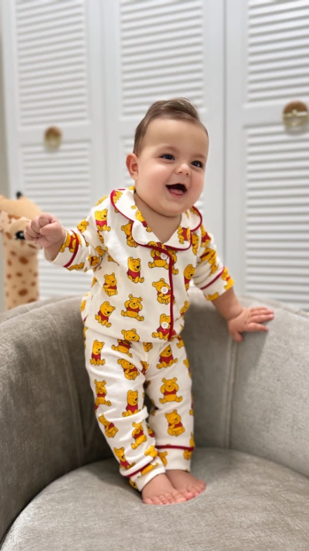 Winnie ayıcık baskılı önden düğmeli kenarları biyeli 2 parça pijama takımı