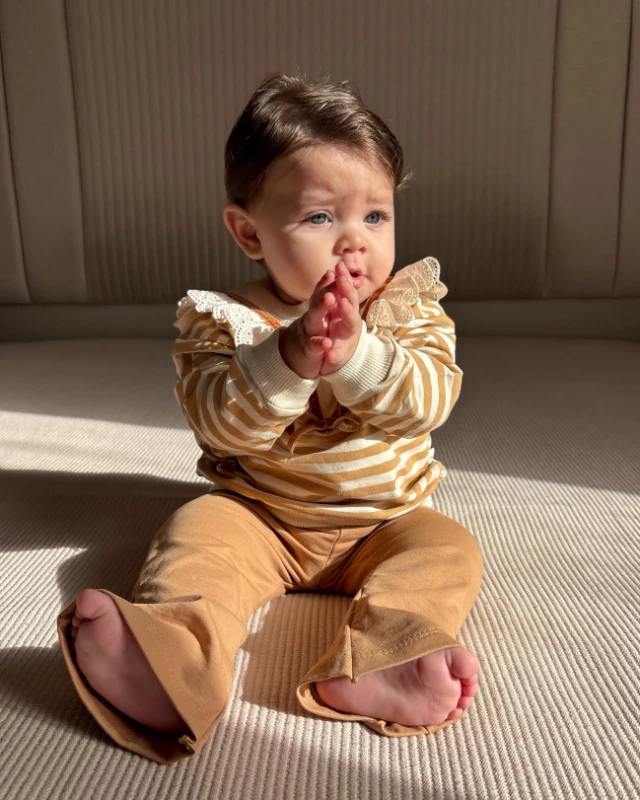 V güpür yakalı çizgili ispanyol paça taytlı mevsimlik 2li takım 