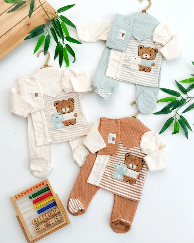 Ayıcık ve kurbağa nakışlı yandan çıtçıtlı ayaklı mevsimlik 5 parça yenidoğan set