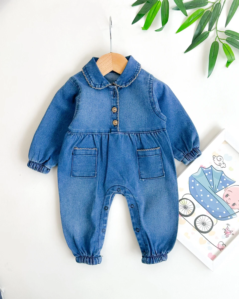 Bebe yaka önde cep detaylı alttan çıtçıtlı kız bebe tulum