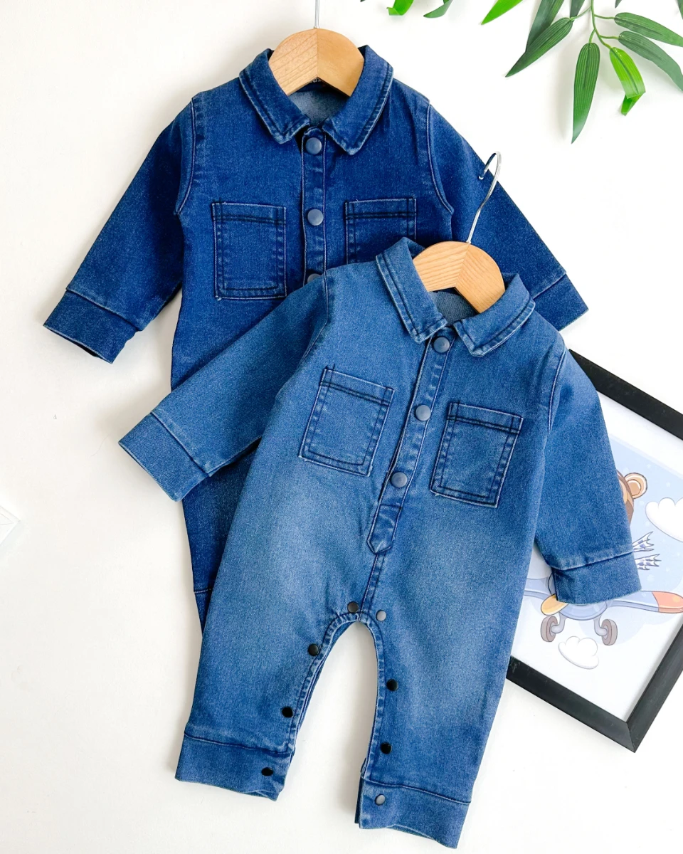 Önde cep detaylı boydan çıtçıtlı erkek bebe kot tulum