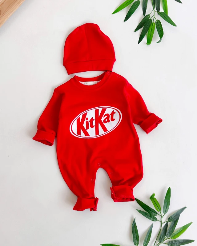 Kitkat çikolata baskılı şapkalı mevsimli unisex bebe tulum