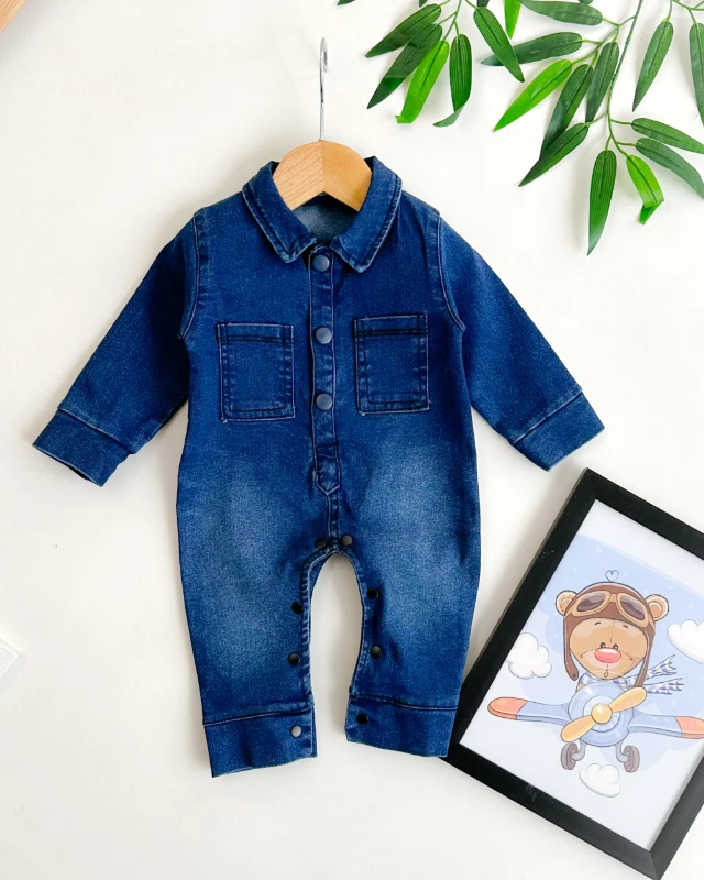 Önde cep detaylı boydan çıtçıtlı erkek bebe kot tulum