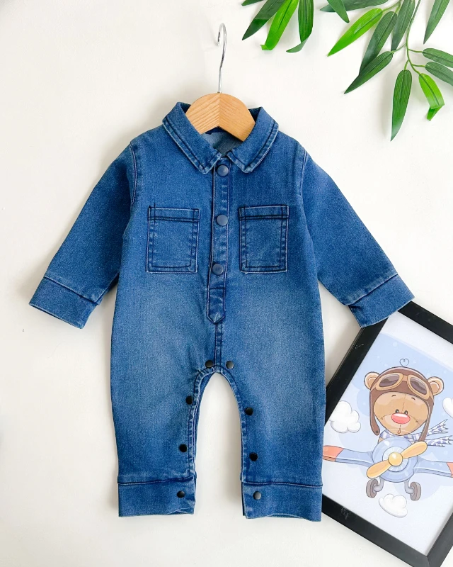 Önde cep detaylı boydan çıtçıtlı erkek bebe kot tulum