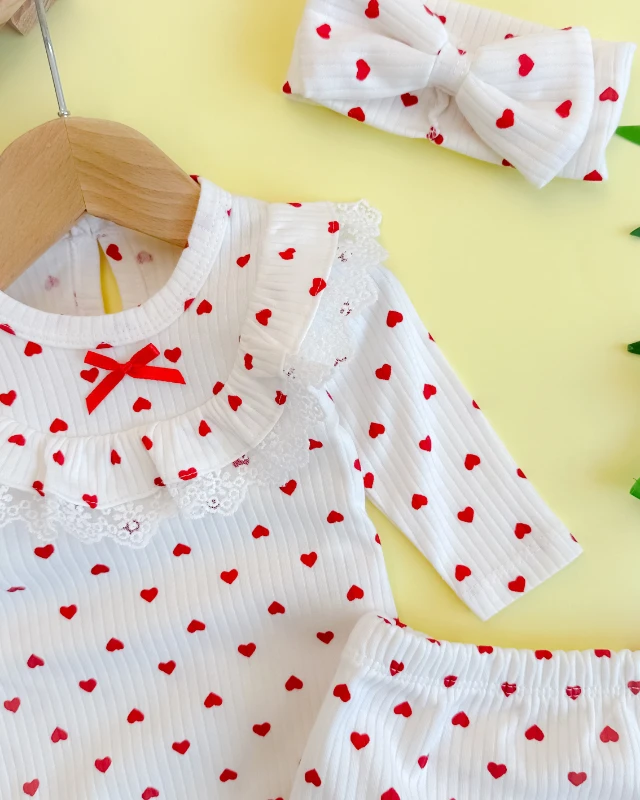 Güpür fırfır yakalı minik kalpler desen bandanalı mevsimlik 3 parça takım