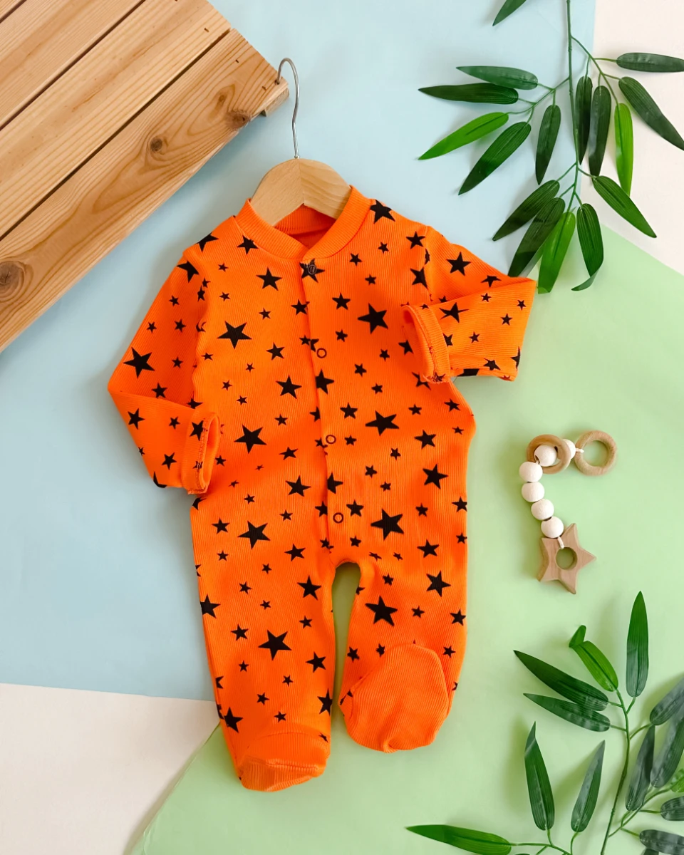 Yıldız desenli ayaklı ribana kumaş boydan çıtçıtlı bebe tulum