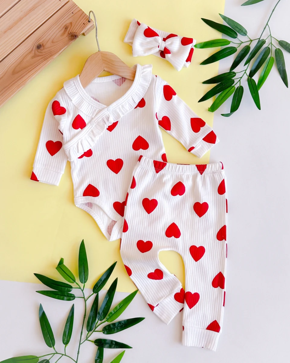 Kruvaze yakalı büyük kalp baskılı alttan çıtçıtlı bandanalı mevsimlik 3 parça takım