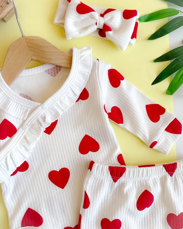 Kruvaze yakalı büyük kalp baskılı alttan çıtçıtlı bandanalı mevsimlik 3 parça takım