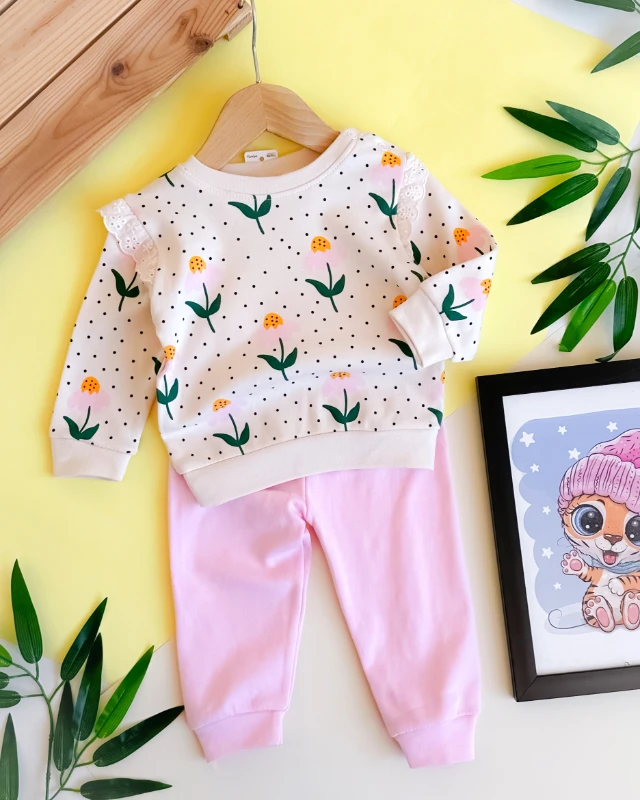 Puantiyeli renkli çiçekler omuzları güpür detaylı mevsimlik 2 parça takım 