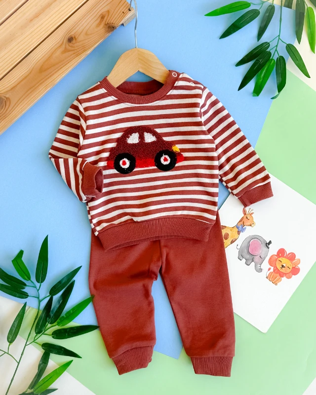 Sevimli araba punch işlemeli çizgi detaylı omuzdan çıtçıtlı mevsimlik 2 parça takım