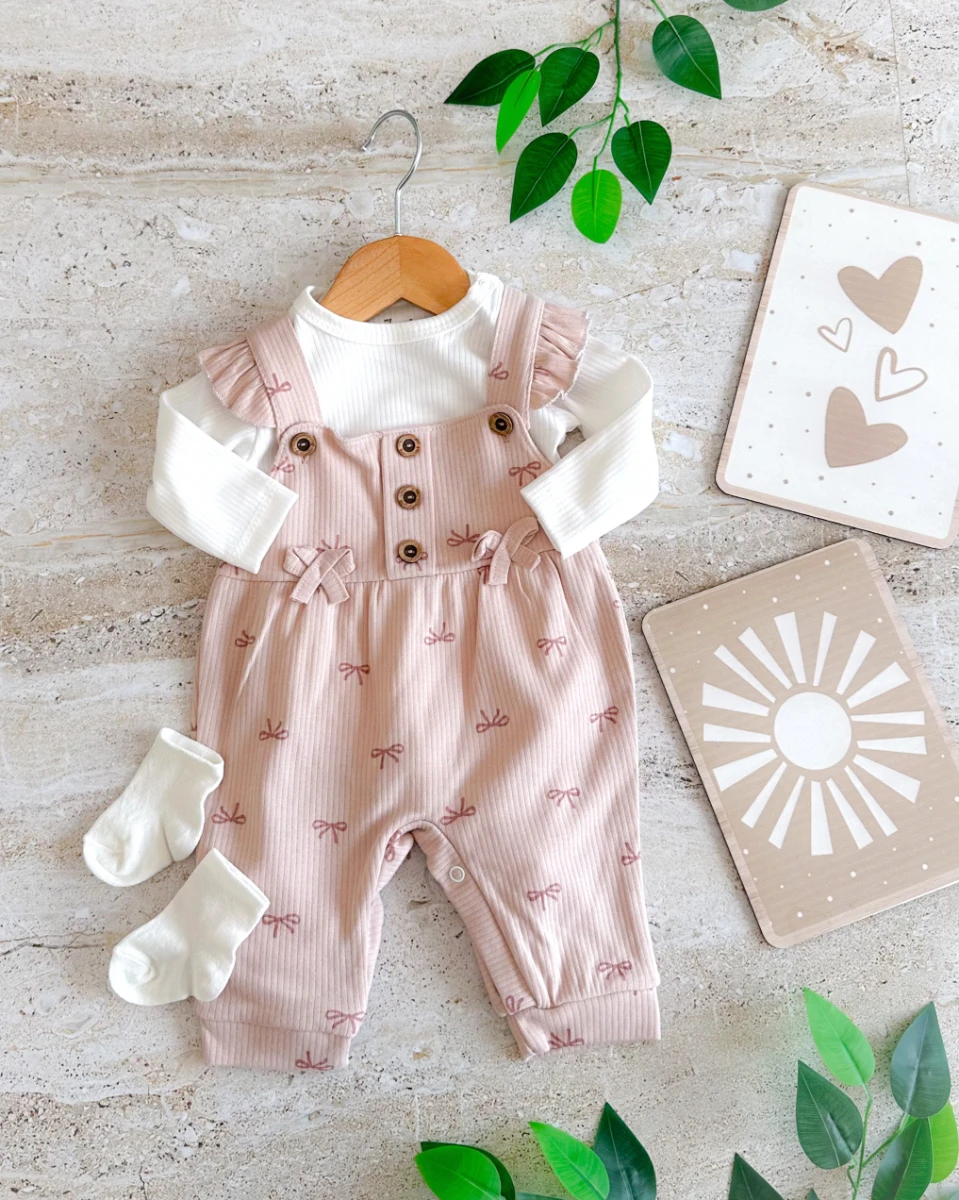 Fiyonk desen alttan çıtçıtlı çorap hediyeli 2 parça mevsimlik salopet set 