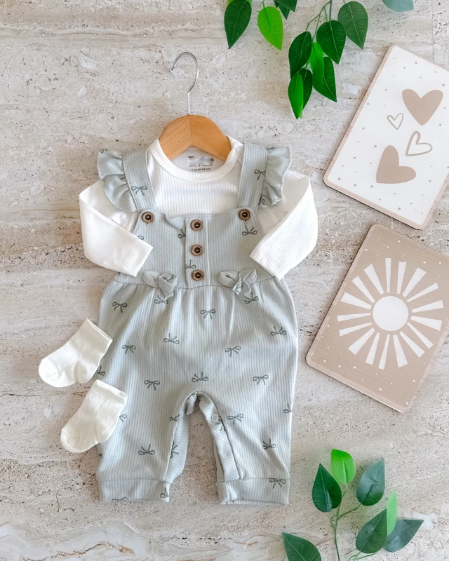 Fiyonk desen alttan çıtçıtlı çorap hediyeli 2 parça mevsimlik salopet set 