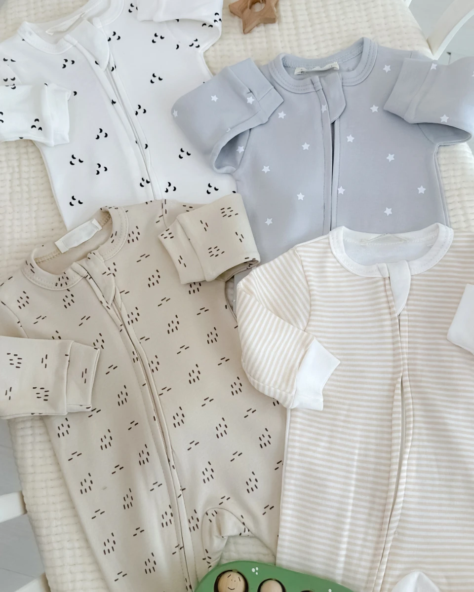 Ay ve yıldız baskılı boydan fermuarlı ayaklı 4lü tulum set 