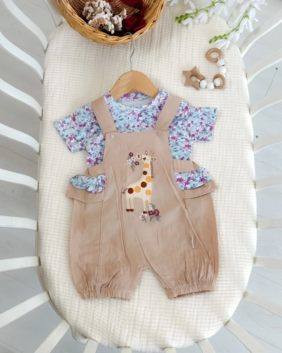 Çiçek zürafa nakışlı salopetli yazlık kız bebe tulum