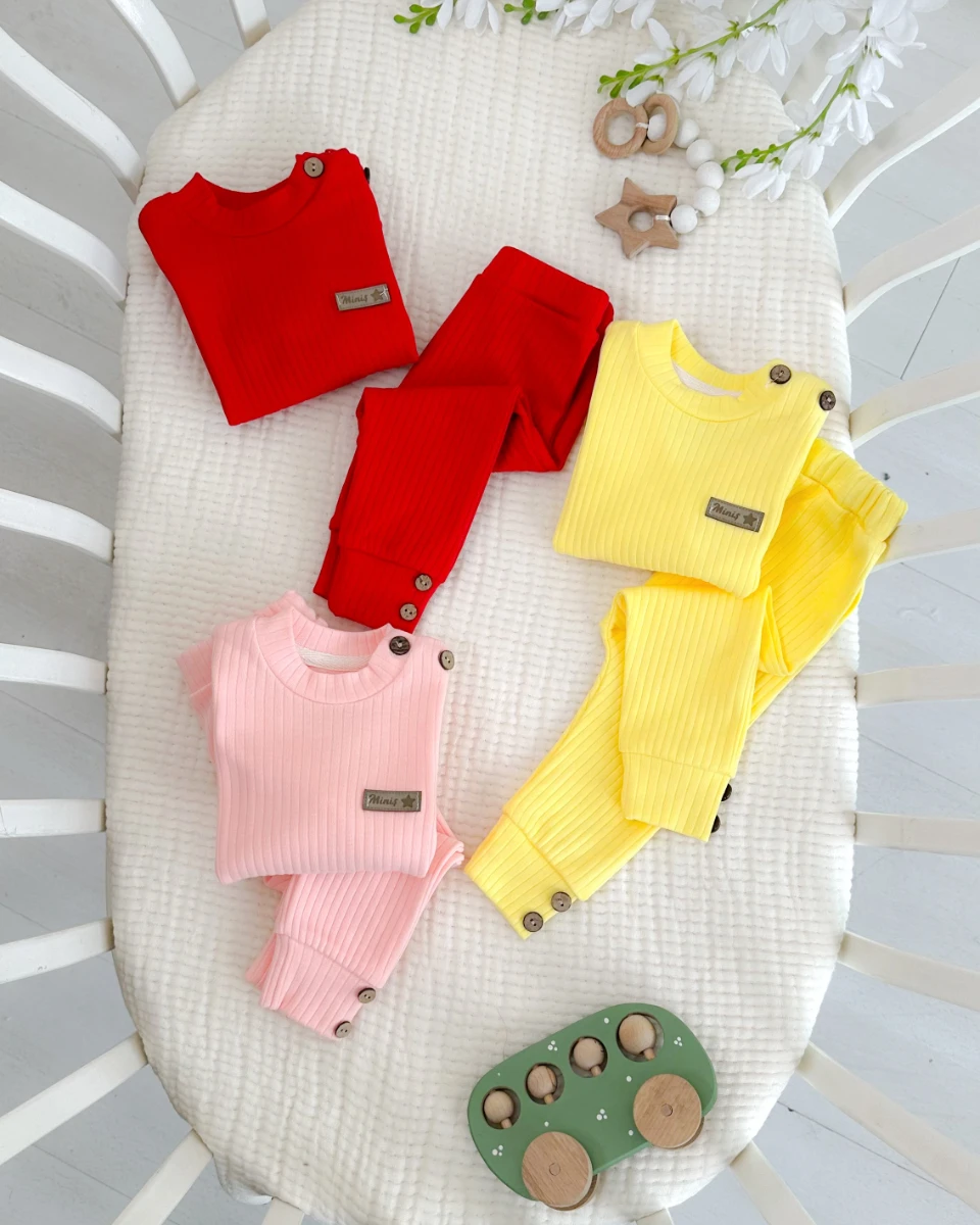 Paçaları ve omuzu ahşap düğme detaylı mevsimlik fitilli kumaş 2li takım 