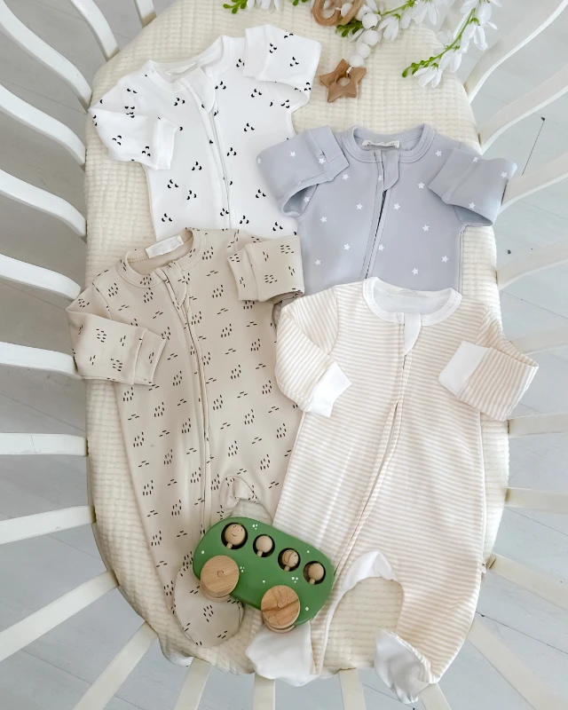 Ay ve yıldız baskılı boydan fermuarlı ayaklı 4lü tulum set 