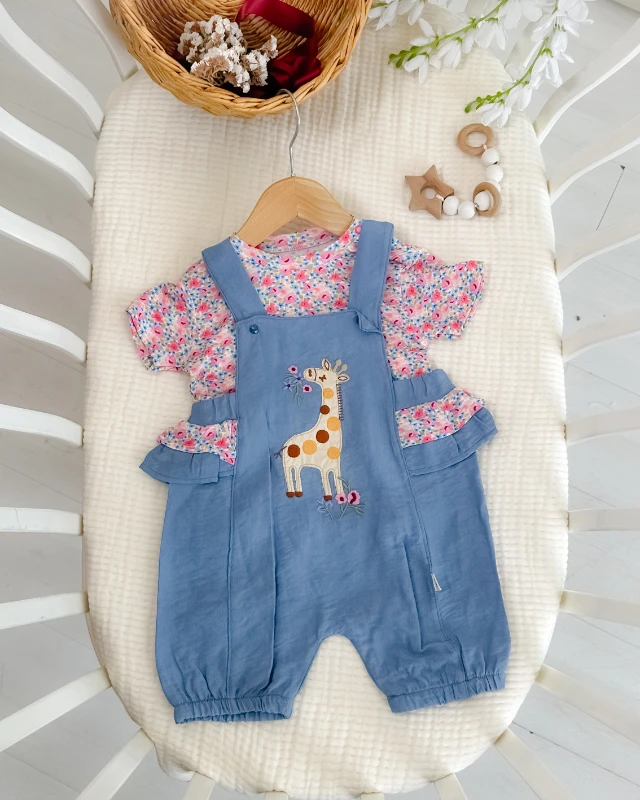 Çiçek zürafa nakışlı salopetli yazlık kız bebe tulum