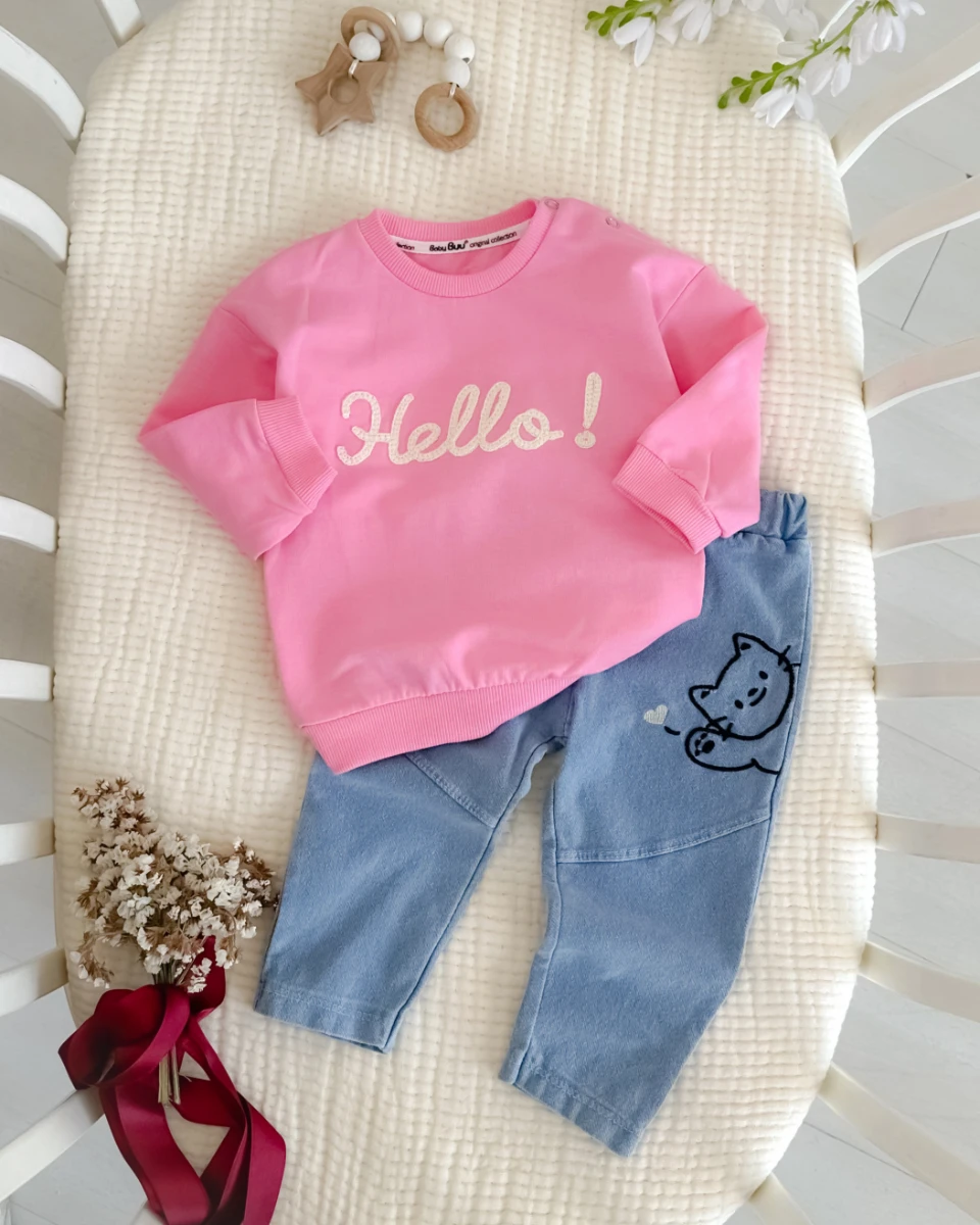Hello nakış pantolonda sevimli pisicik detaylı omuzdan çıtçıtlı mevsimlik 2 parça takım