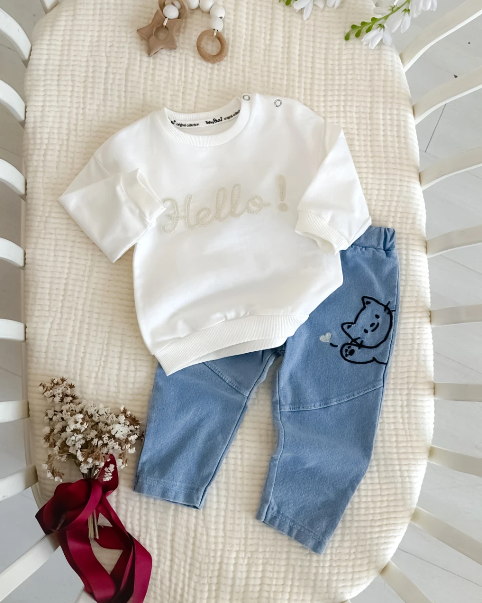 Hello nakış pantolonda sevimli pisicik detaylı omuzdan çıtçıtlı mevsimlik 2 parça takım