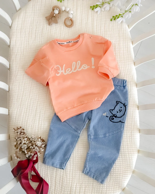 Hello nakış pantolonda sevimli pisicik detaylı omuzdan çıtçıtlı mevsimlik 2 parça takım