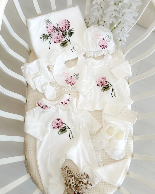 Ortanca nakış işlemeli fisto detaylı premium 11li 03 Ay Uyumlu kız Hastane Çıkış Seti 