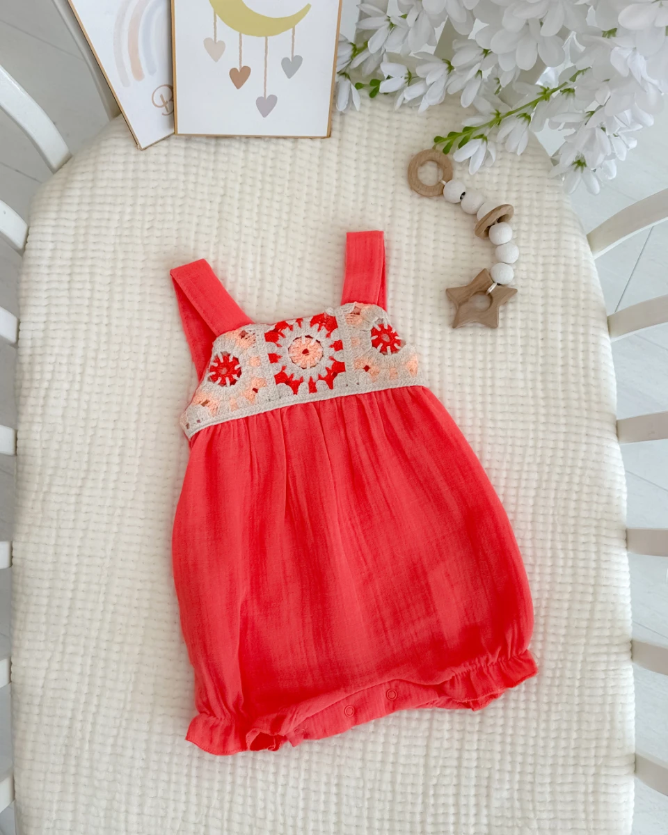 Tığ işi motif detay alttan çıtçıtlı muslin yazlık tulum 