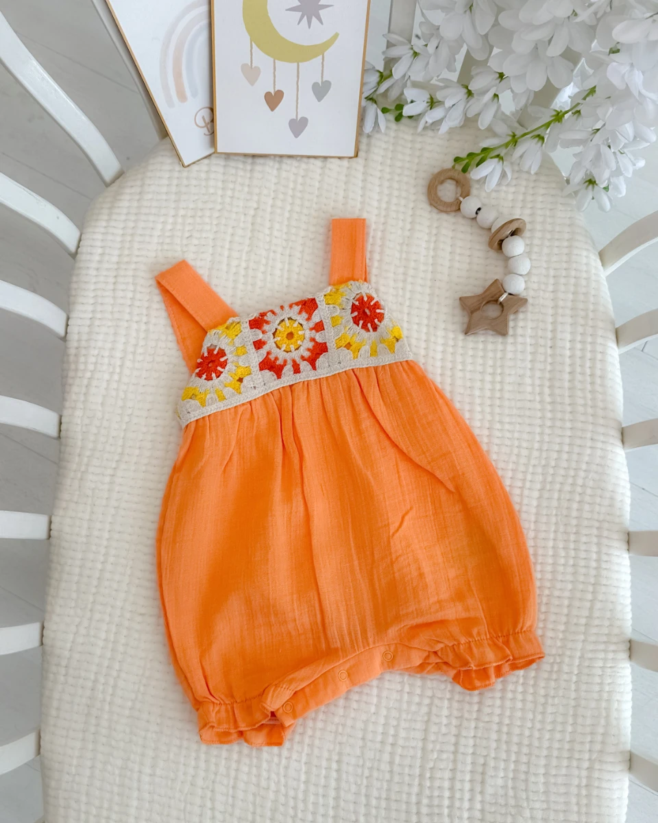 Tığ işi motif detay alttan çıtçıtlı muslin yazlık tulum 