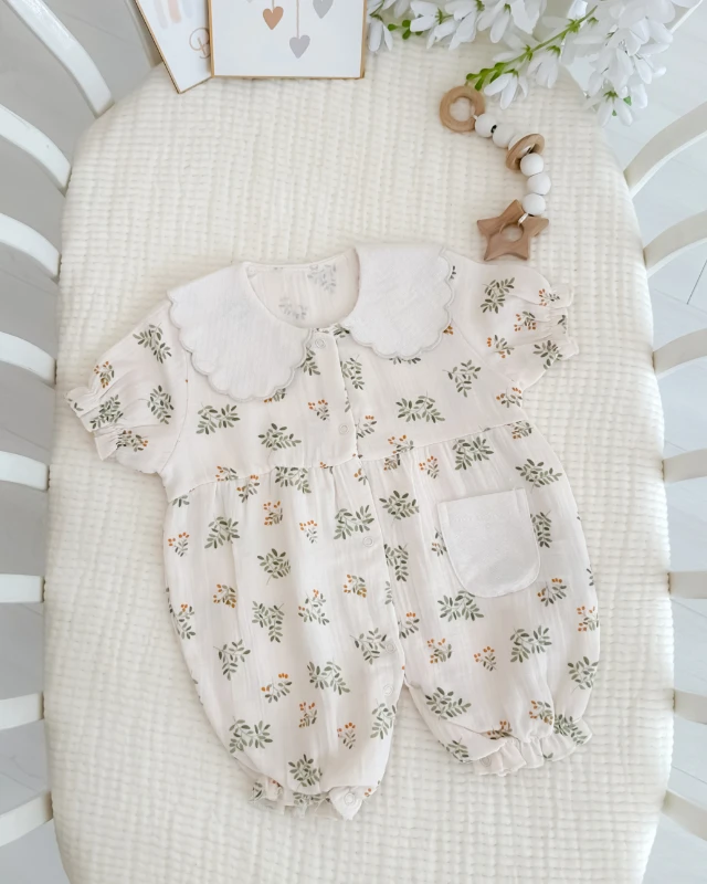 Yeşil dallar desen boydan çıtçıtlı muslin yazlık tulum 