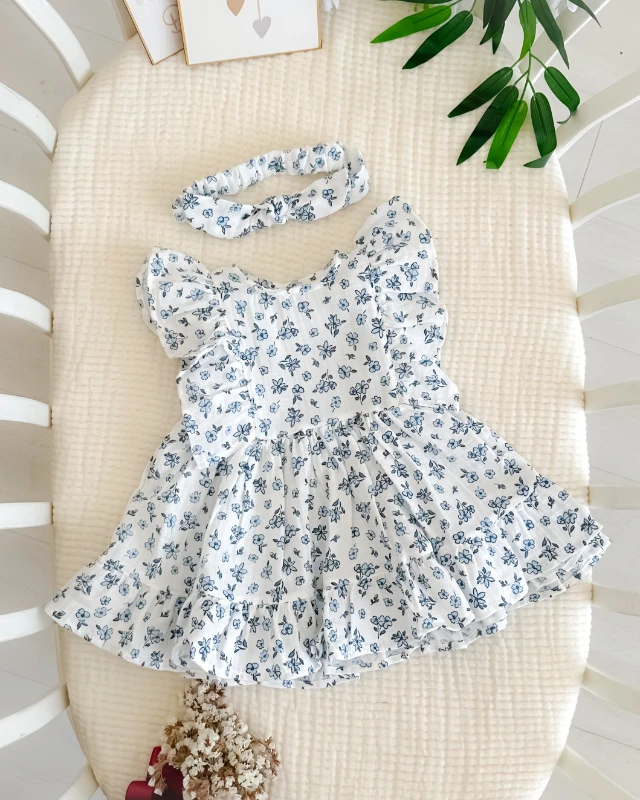 Renkli yaprak ve çiçekler baskılı arkadan çıtçıtlı muslin elbise