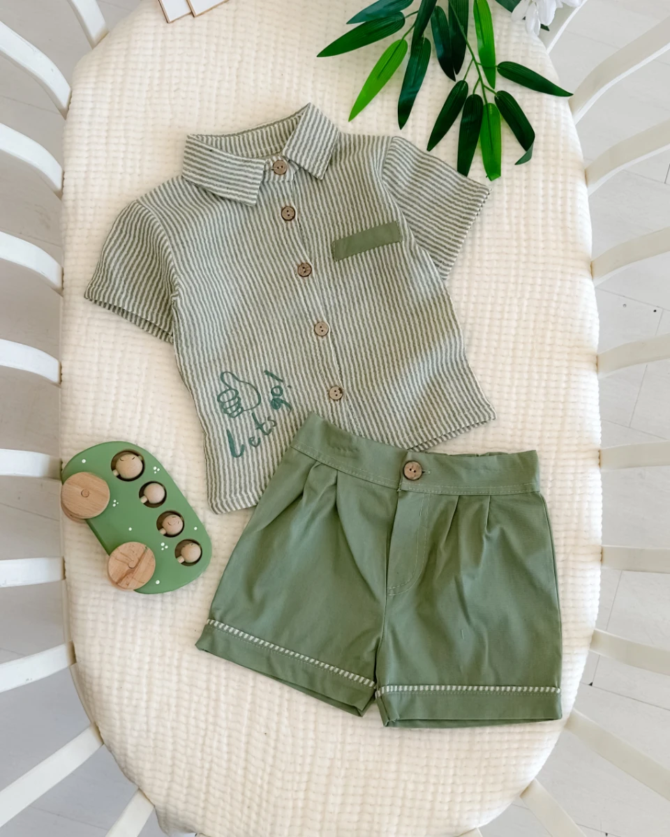 Lets go baskılı cep görünüm detaylı ahşap düğmeli yazlık 2 parça takım