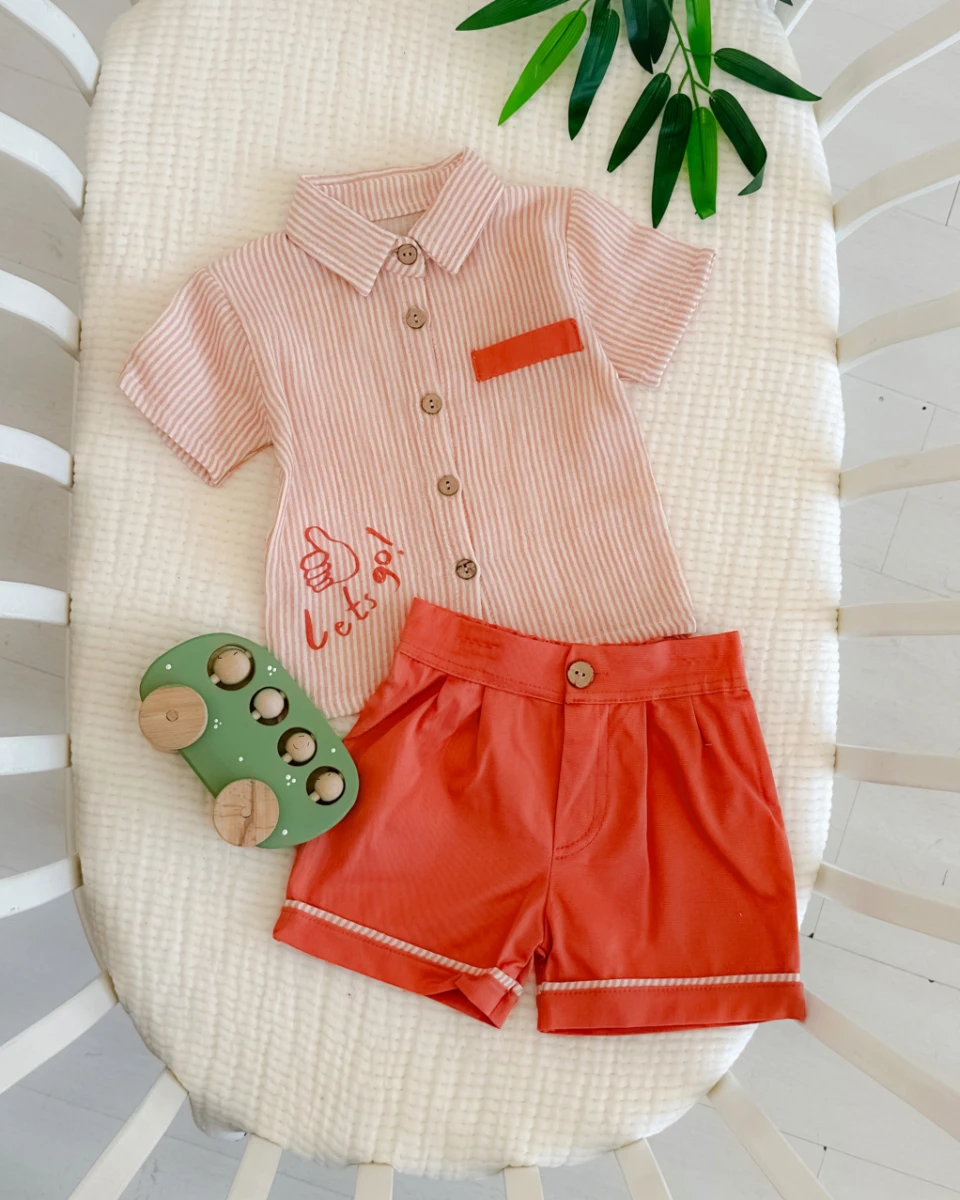 Lets go baskılı cep görünüm detaylı ahşap düğmeli yazlık 2 parça takım