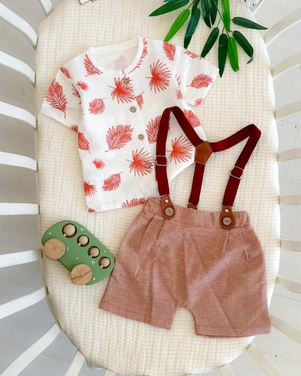 Renkli yapraklar baskılı çıkarılabilir askılı önden düğmeli yazlık 2 parça takım