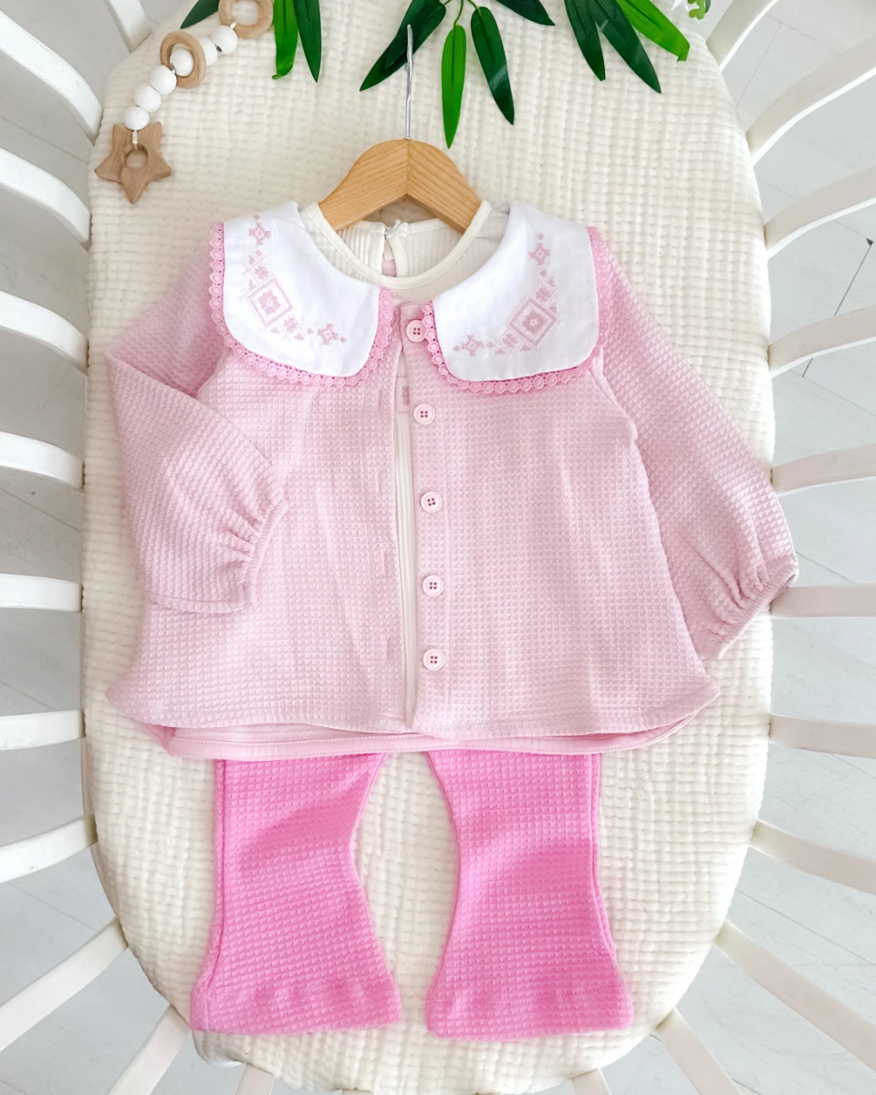 Kanaviçe nakışlı bebe yaka hırkalı 3lü kız takım