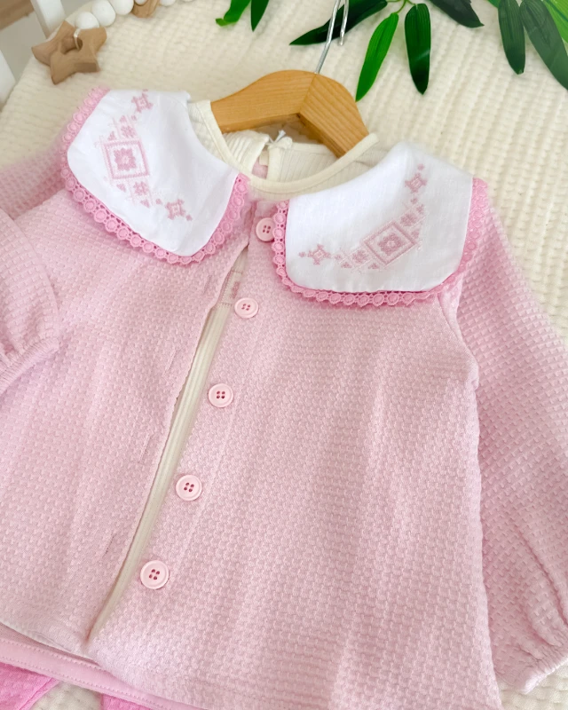 Kanaviçe nakışlı bebe yaka hırkalı 3lü kız takım