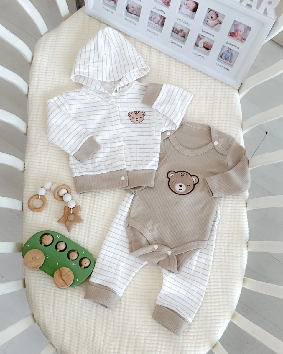 Şirin ayıcık nakışlı çizgili kapüşon hırkalı mevsimlik 3 parça takım