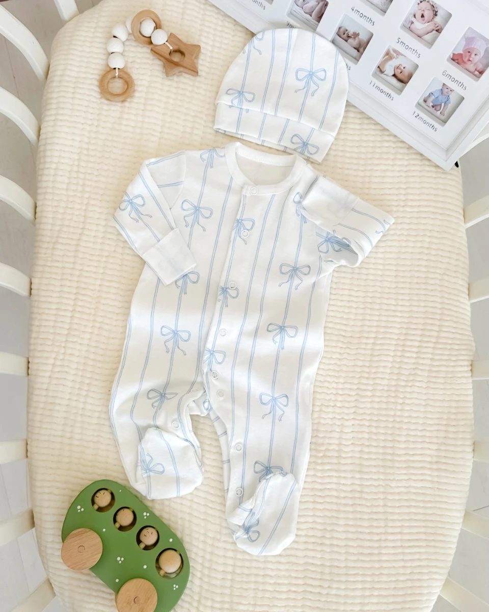 Zarif fiyonk desen boydan çıtçıtlı kendinden eldivenli mevsimlik tulum set 