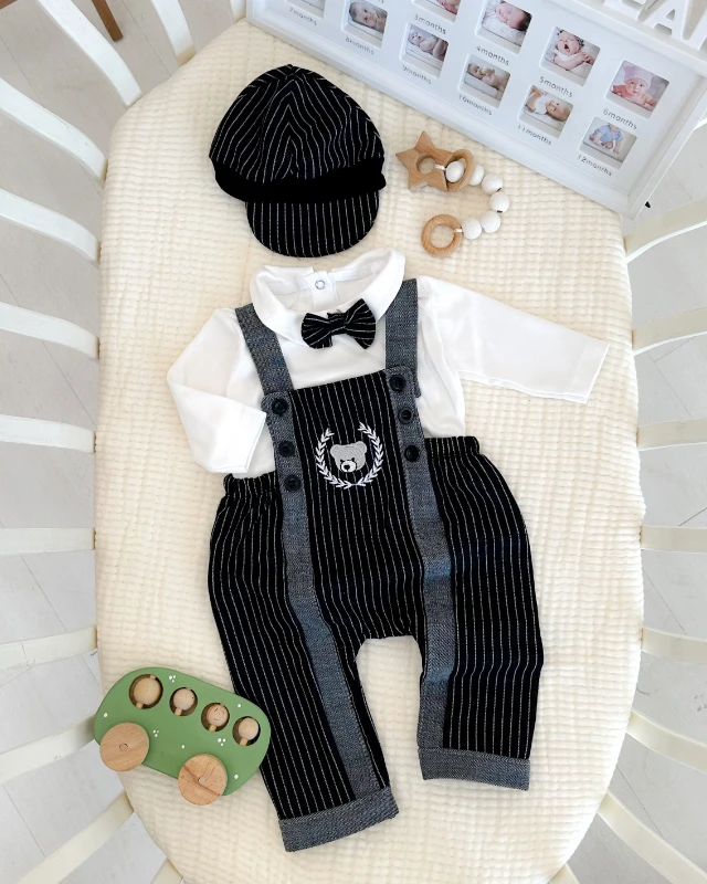 Çizgi desenli düğme detaylı kasket şapkalı papyonlu mevsimlik tulum set