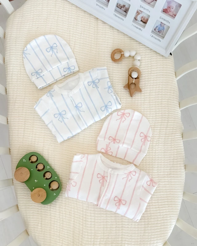 Zarif fiyonk desen boydan çıtçıtlı kendinden eldivenli mevsimlik tulum set 