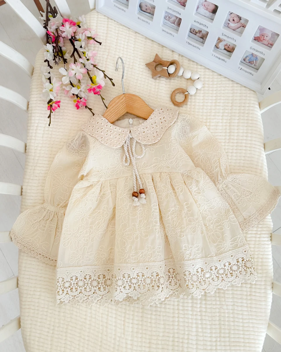 Brode nakış detay arkadan fermuarlı astarlı mevsimlik kumaş bayramlık elbise 