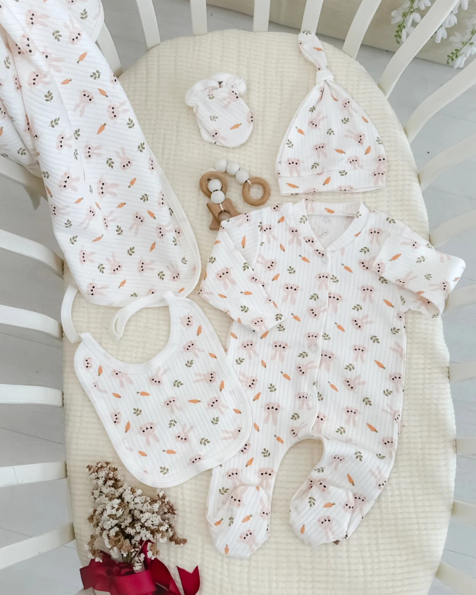 Minik havuç ve tavşancık baskılı tulumlu 5 parça set  