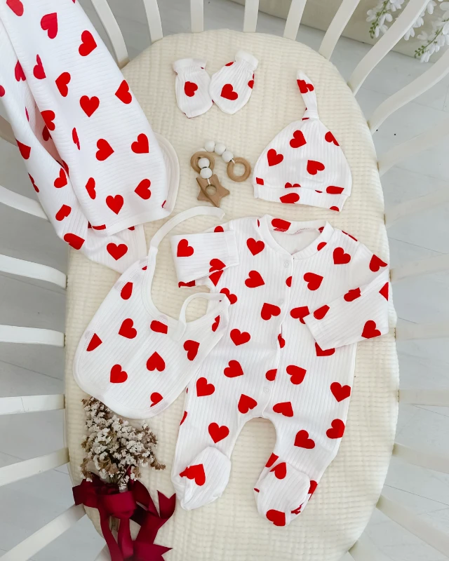İri kalp baskılı fitilli kumaş tulumlu 5 parça set 