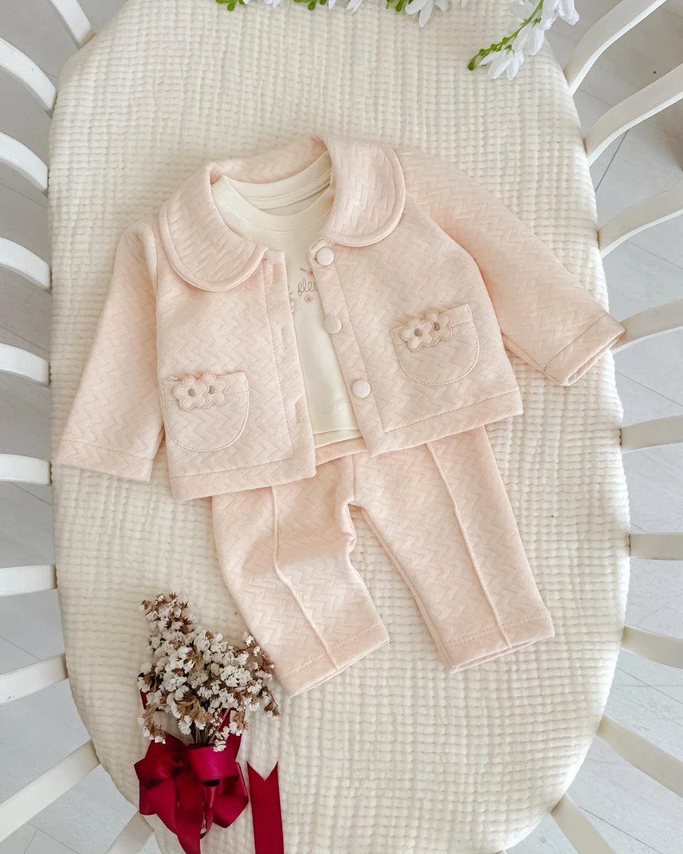 Cepte papatya detaylı düğmeli 3 parça takım