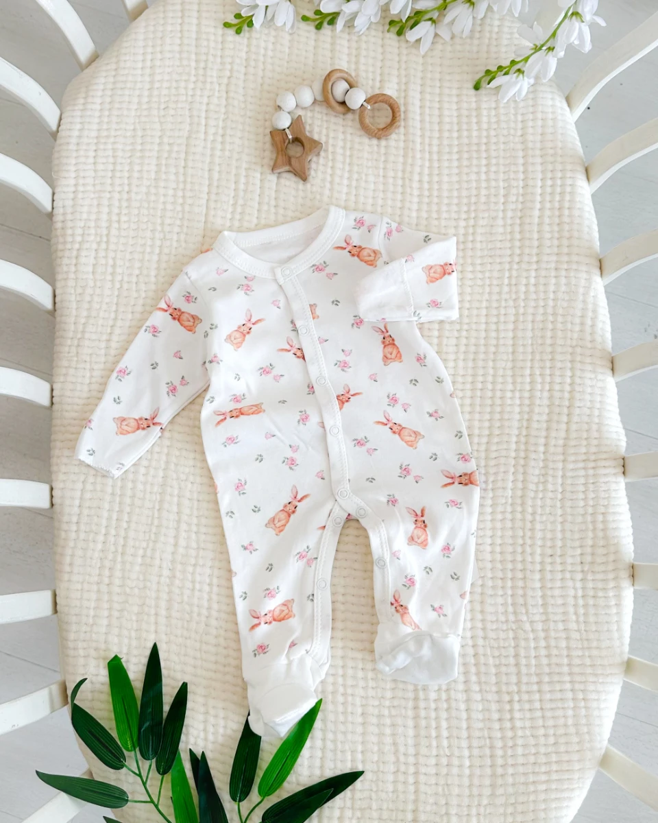 Kahve tavşançık ve çiçekler boydan çıtçıtlı kendinden eldivenli ayaklı tulum